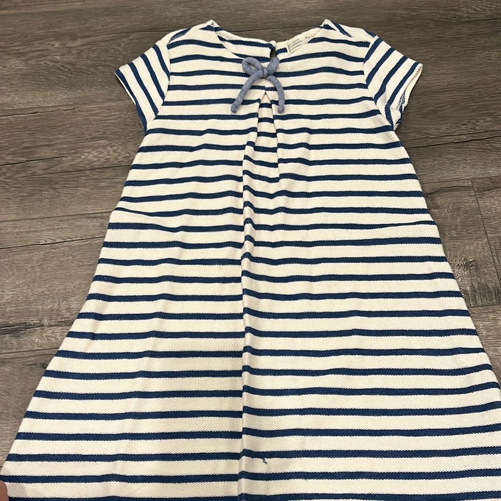 Super cute striped dress!
